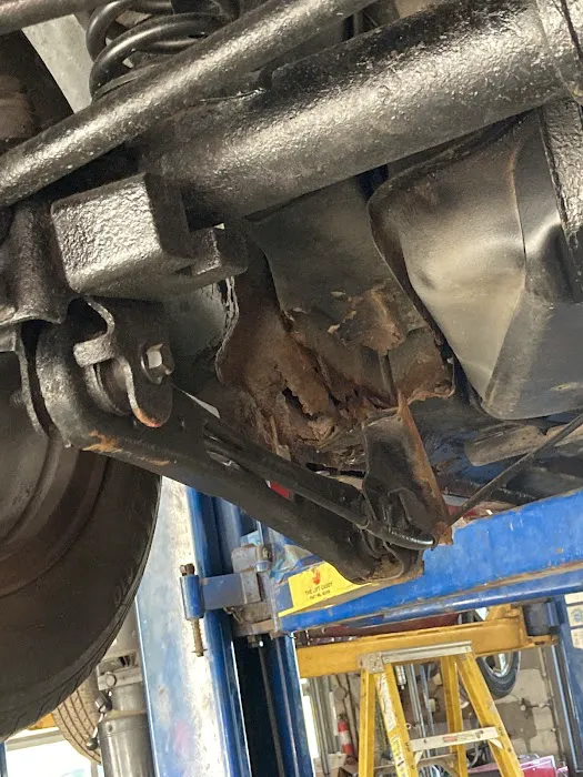 Roberts Automotive Towing & Service Center 7