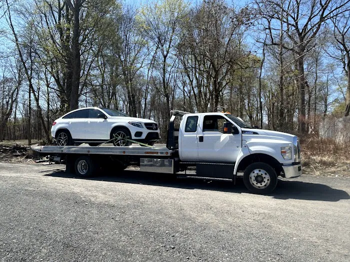 DeVos Auto And Towing 3