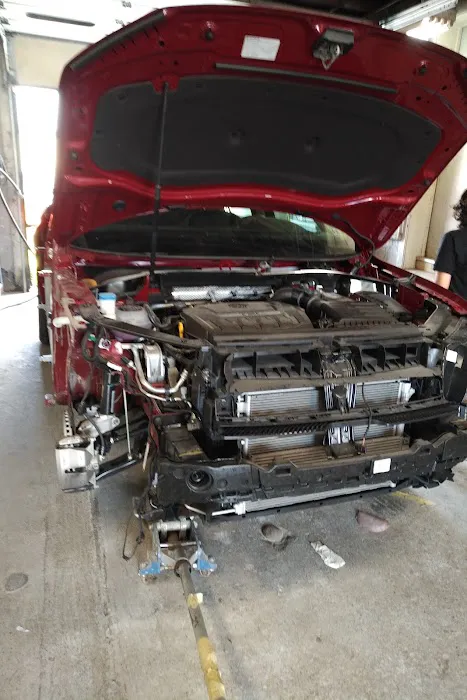 Venusti Auto Body & Towing 1