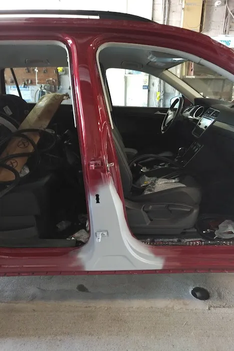 Venusti Auto Body & Towing 3