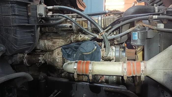 OSS ROAD SERVICE ON SEMI TRUCKS 5