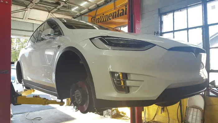 Manny's Tires and Auto Service 0