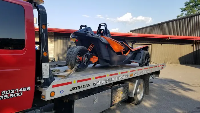 Kizer's Auto Body & towing 7