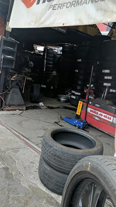Glorias Tires 4