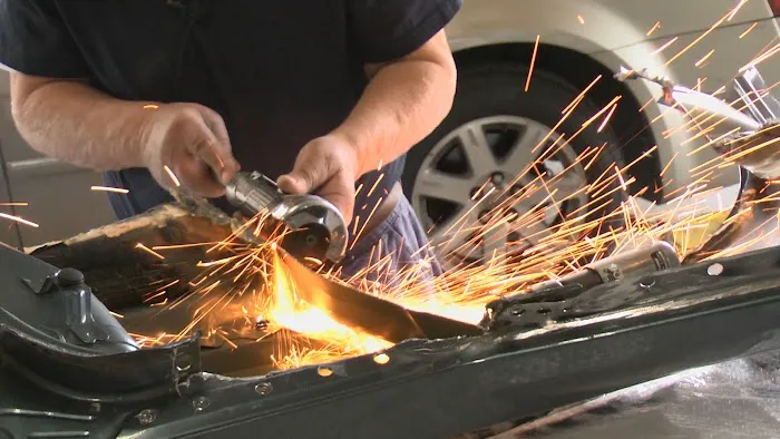 Definis Auto Body 1