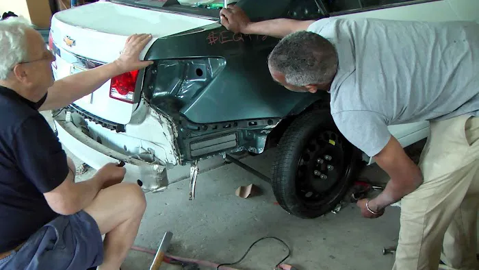 Definis Auto Body 4