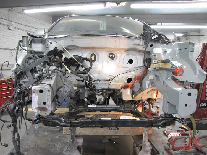 Carl's Body Shop & Towing 1
