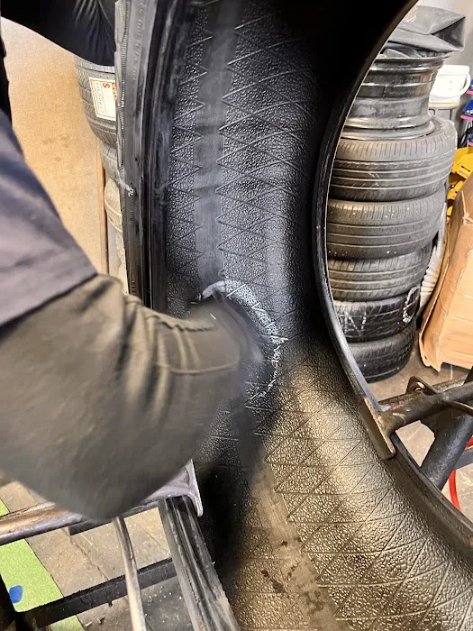 LLANTERA CERVANTES INC [tire shop] 8