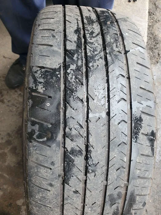 Los Reyes Tire Shop 0