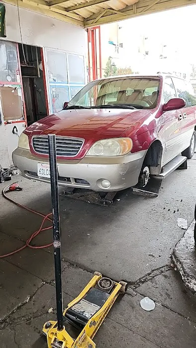 Los Reyes Tire Shop 1