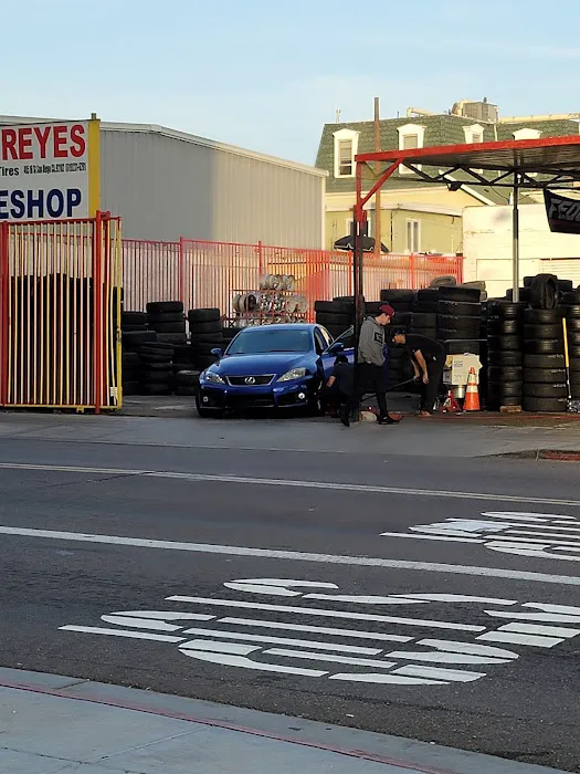 Los Reyes Tire Shop 3