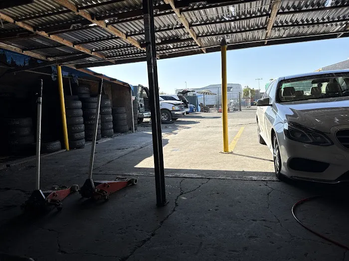 David's Tires 3