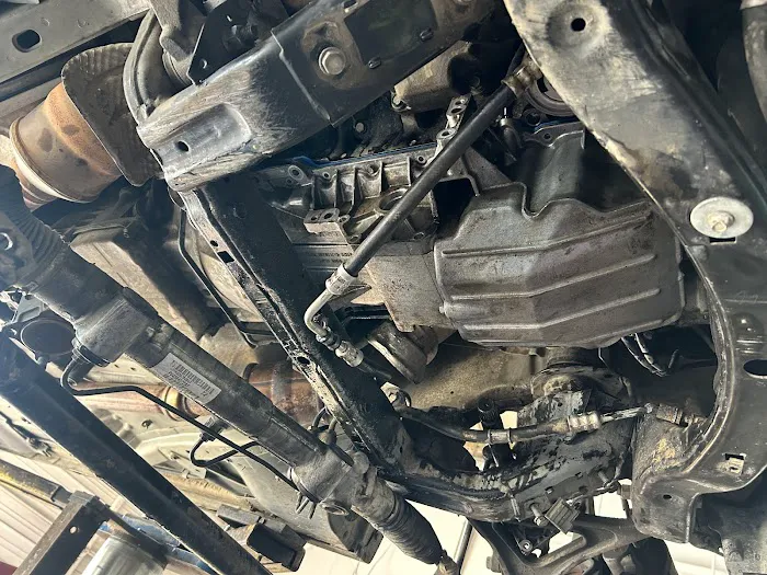 Raffee's Auto Shop 8