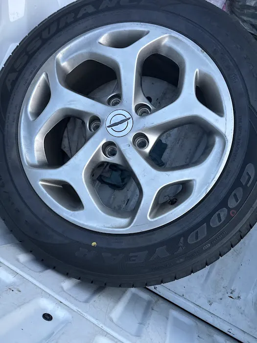 Express Oil Change & Tire Engineers 6