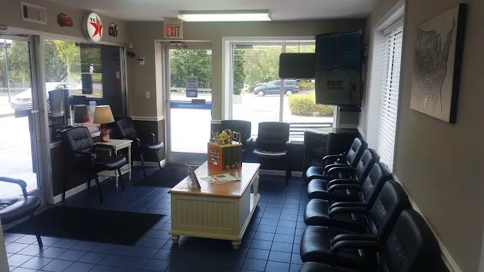 SpeeDee Oil Change & Auto Service 8