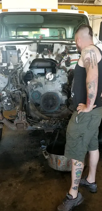 Walker's Truck & Trailer Service 1