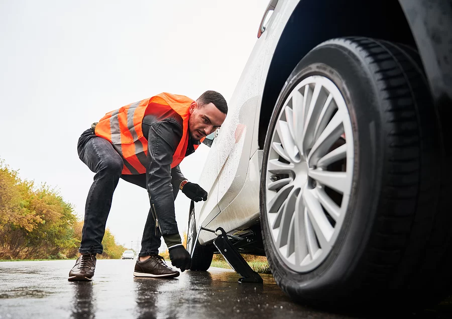 What Roadside Assistance Covers for Emergency Lockouts: Key Services Explained