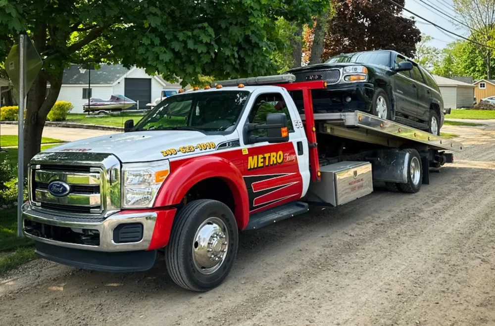Tow Truck vs Roadside Assistance: How to Choose the Right Service for Your Car Emergency