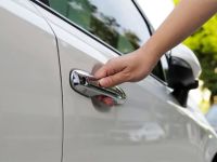 How to Get Roadside Help Without a Smartphone: Practical Tips and Alternatives