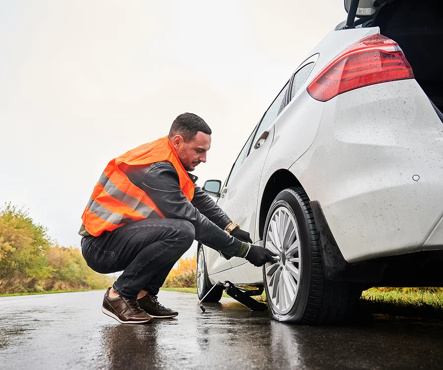 Essential Tips for Using Roadside Assistance Apps on the Road Effectively