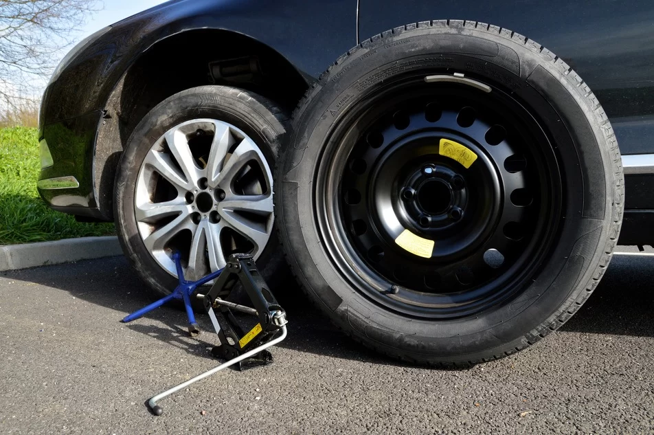 How to Handle a Flat Tire with No Spare: Practical Solutions and Tips
