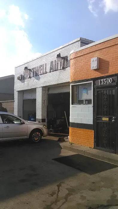 Hartwell Auto 3