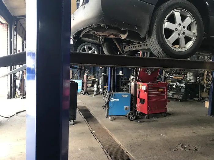 White's Muffler & Brakes 2