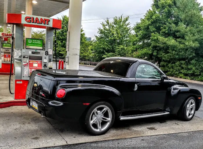 Giant Gas Station 0