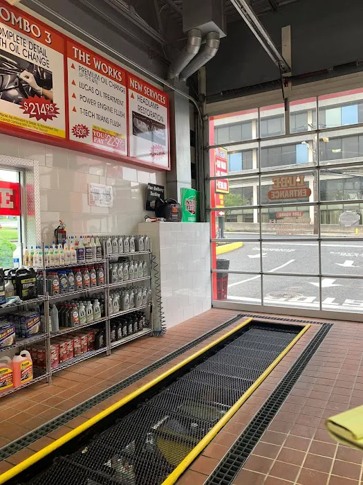 Rockys Wash & Lube 3
