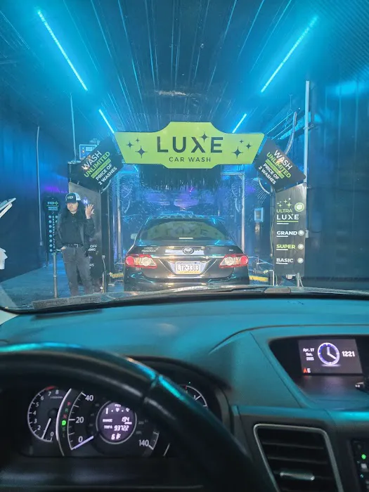 Luxe Car Wash 4