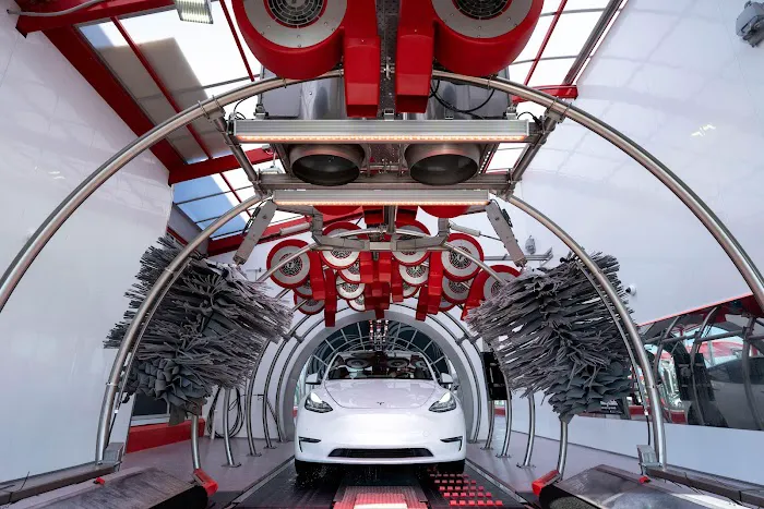 Tommy's Express® Car Wash 3