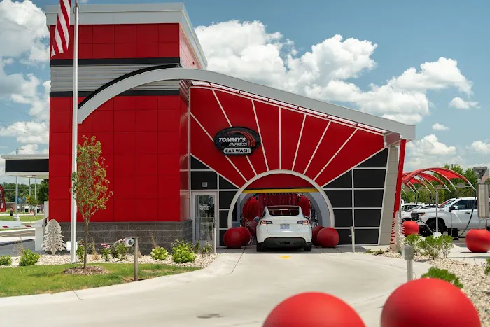 Tommy's Express® Car Wash 4