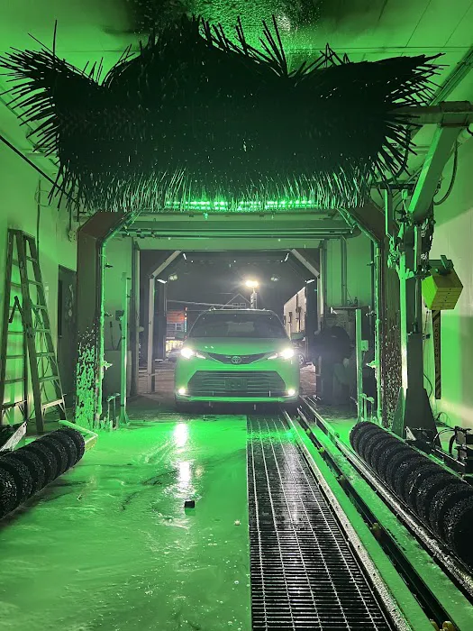 Under Pressure Car Wash & Detail 8