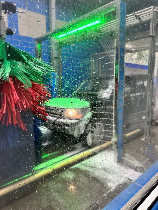 Larchmont Carwash 5