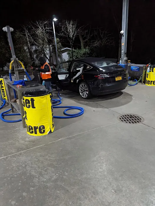 Larchmont Carwash 2