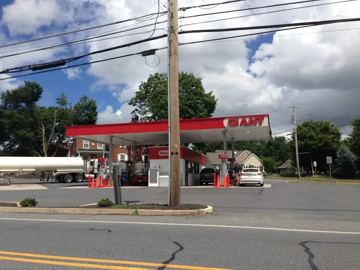 Gas Station - Giant 4