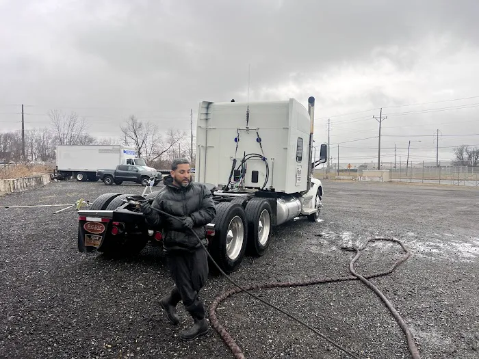 Nissi Truck Washer N' More LLC 5