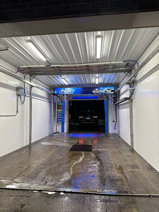 Lake's Showroom Shine Car Wash 5