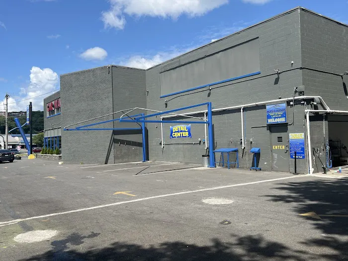 Magic Hand's Car Wash & Detailing 8