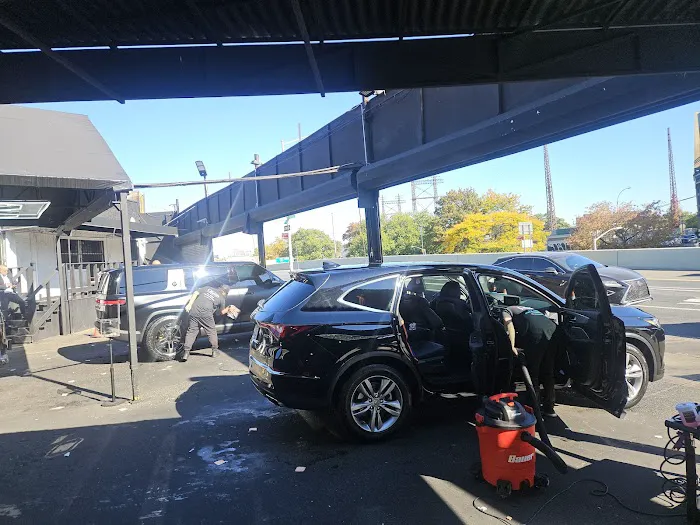 Lavado Hand Car Wash 4
