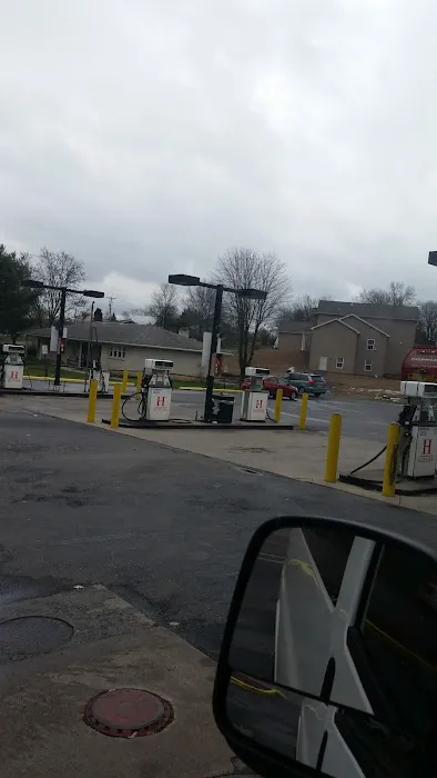 Hutter's Gas 'n' Shop 2