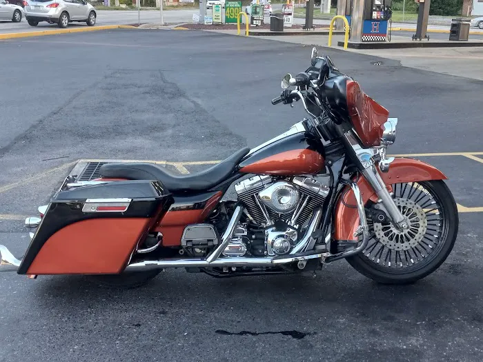 Hutter's Gas 'n' Shop 4