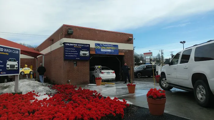 Russell Speeders Car Wash of Norwalk 5