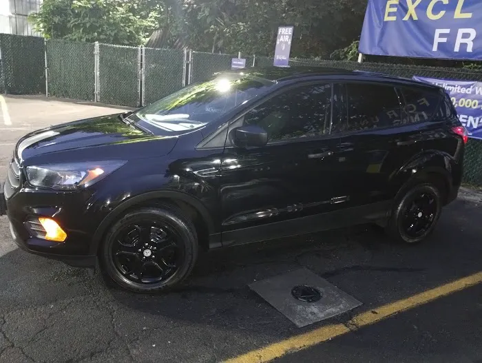 Russell Speeders Car Wash of Norwalk 0