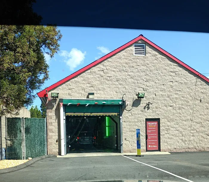 Russell Speeder's Car Wash Of Milford 2 4