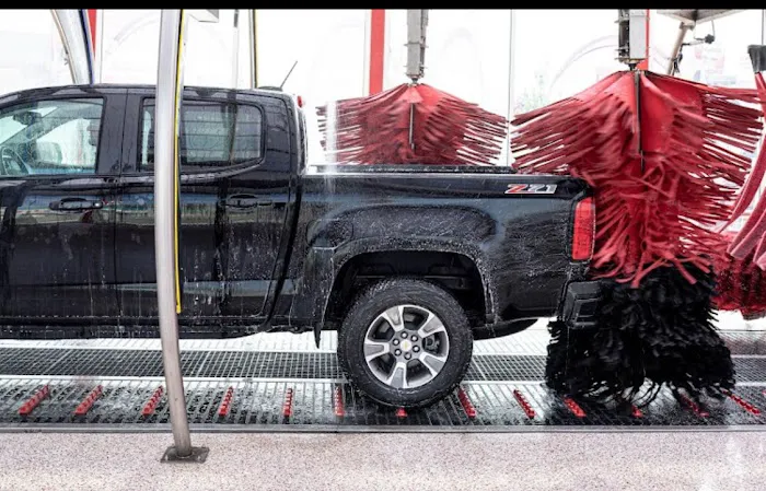 Tommy's Express® Car Wash 4