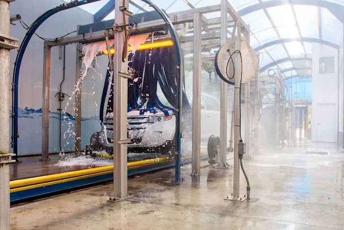 Hurricane Express Wash 7