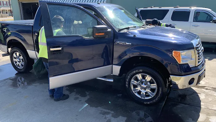 Billy Bob's Full Services Car Wash 9