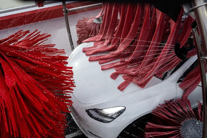 Tommy's Express® Car Wash 8
