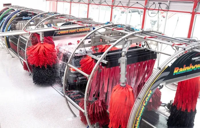 Tommy's Express® Car Wash 4